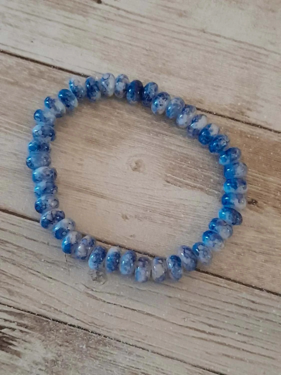 Bracelet en perles d'agate bleue, pierres rondes plates